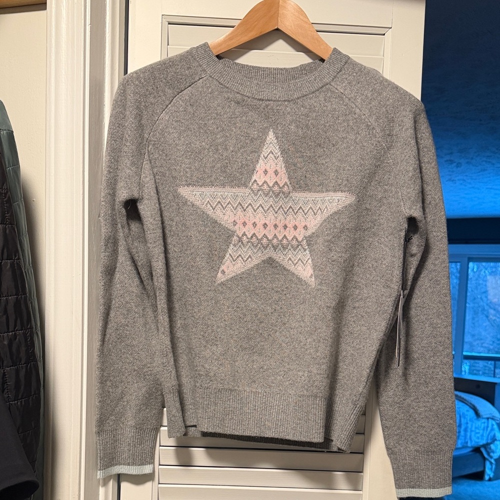 Michael Stars Size Small Star Jacquard Sweater New w/Tags
HEATHER GREY COMBO